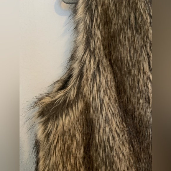 Evy’s Tree Ivy Faux Fur Vest size medium - Picture 2 of 12